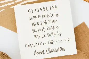 Almond Delight font