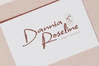 Dannia Roseline font