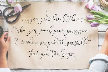 Mikayla Script font