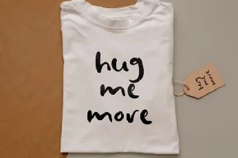 Hug Me More Handwritten font