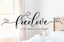 Freelove - Lovely Script Font