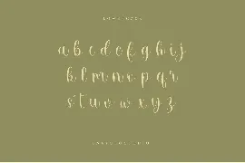 NCL Misty Bouvre - Love Swashes Script Font