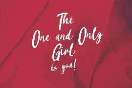 Girlfinest Script Font