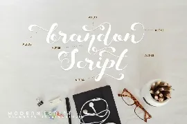 Keshia - Modern Script Font