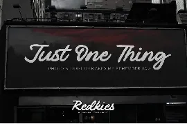 Redkies - Authentic Script font