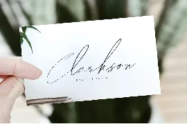 Hegomoni Signature font