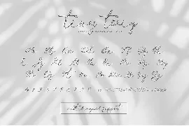 Tiny Twig - Botanical Display Font