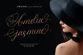 Amanda Calligraphy font