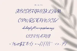 Monnolitic Casual Signature Font