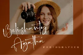 Flash Light Signature Font