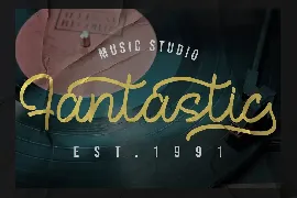 Pittsburgh - Vintage Monoline Font