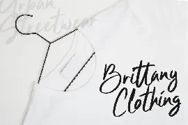 Clattering Brush Business Font