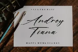 Historia Signature Modern Signature Font