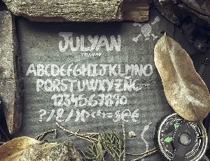 Julyan + Extras font