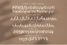 Monitha - Script Font