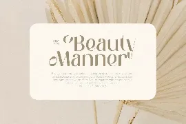 Maung - Elegant Classy Serif Font