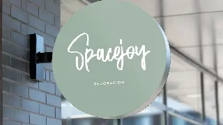 Lunchroom - Modern Script Font