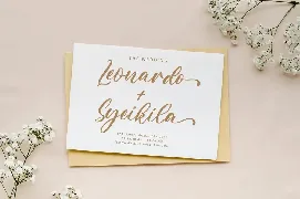 Aulietta - Elegant Script Font