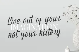 Golden History - Urban Script Font