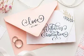 Romantic Heart a Romantic Script Font