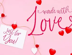 Love Tail - Beauty Love Swashes font