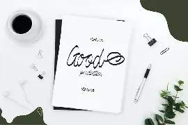 Welldone | Handwritten Script Font