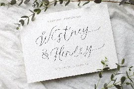 Adeline - Modern Light Calligraphy font