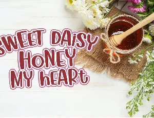 White Daisy font