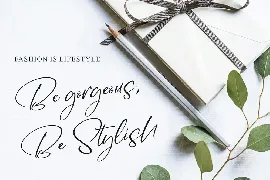 Buterflies Script Font