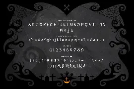 Russely - Curly Handrawn Halloween Font