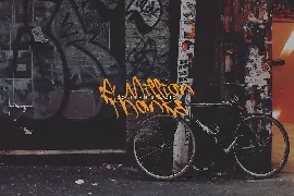 Slash Roller - A Graffiti Font