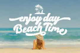 Retro Summer - Bold Retro Script Font